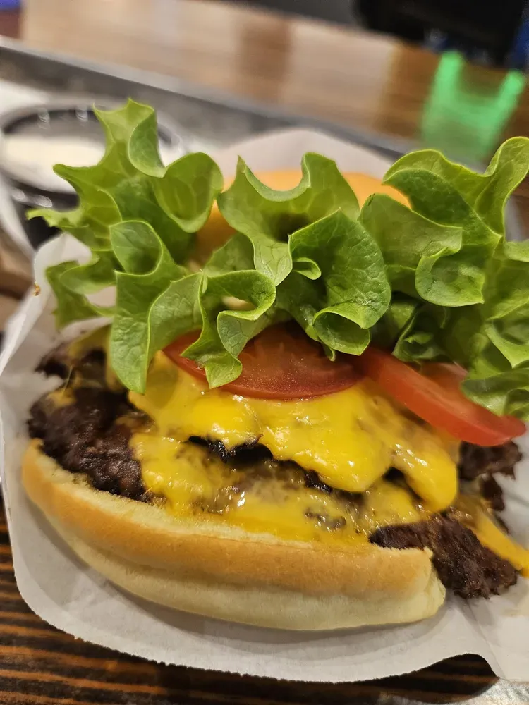 Being in Bangkok "a food paradise" and all I can eat is a Burger.